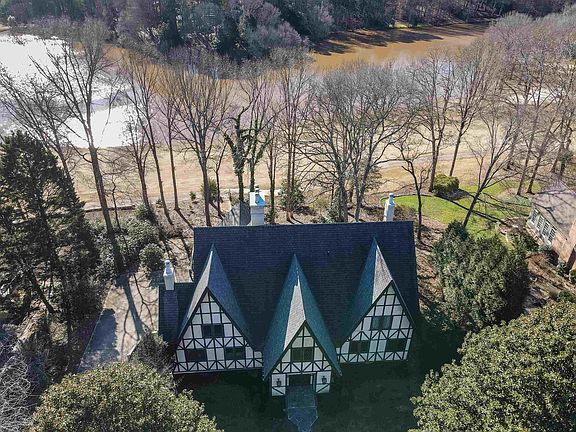 3rd image of 3 Yeamans Hall Ct