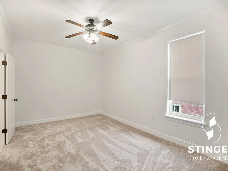 828B E Paris Ave — Photo 18