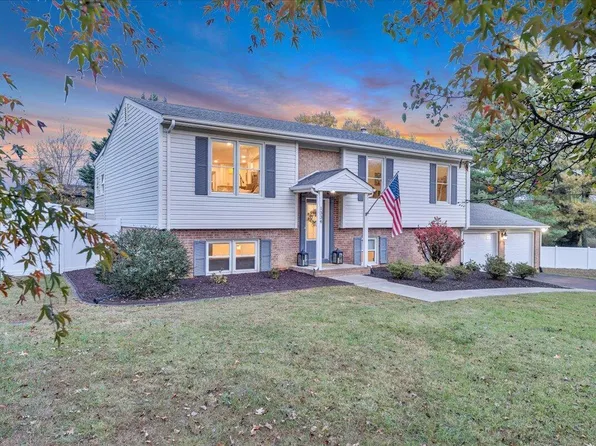 1334 Gates Cir, Roanoke, VA 24019