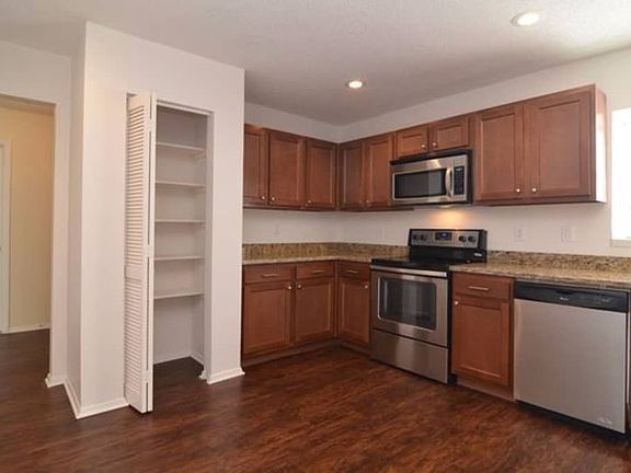 5th image of 11904 Sugar Tree Dr