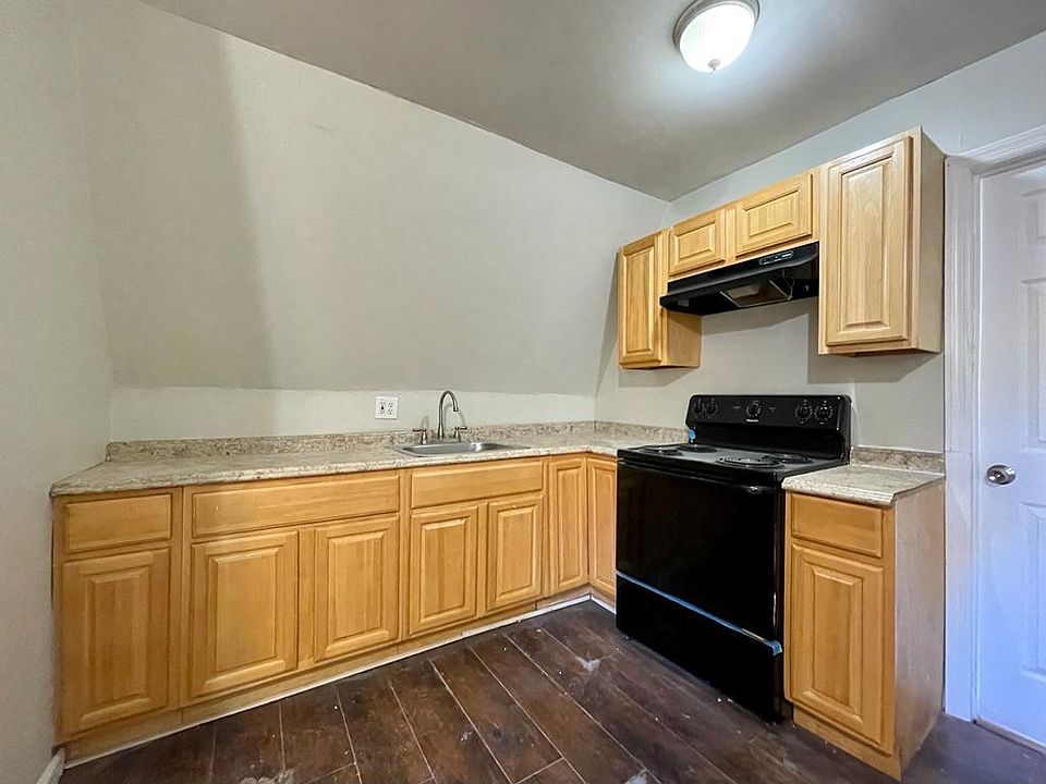 1st image of 150 S 8th St #3A