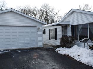 22563 S Woodside Dr, Channahon, IL 60410