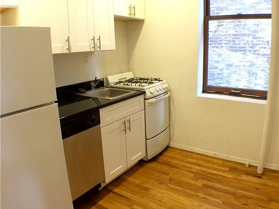 5th image of 172 Prince St APT 03B