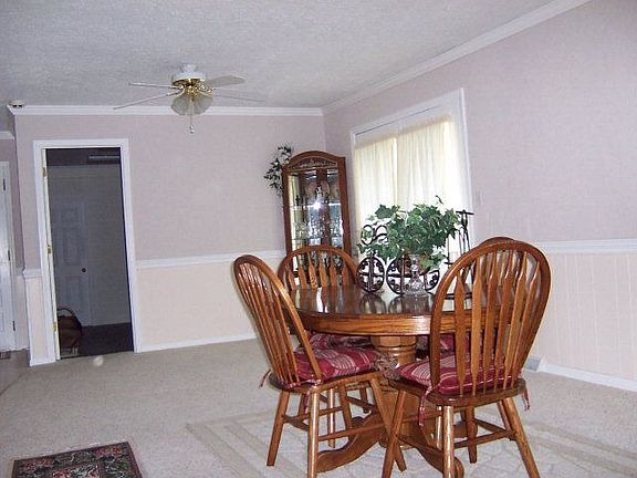 3rd image of 2412 Easton Dr