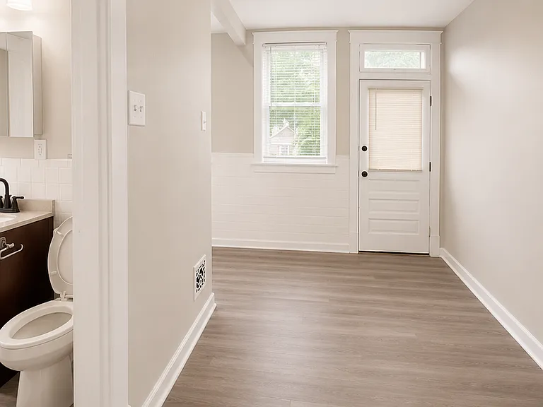 5335 Bancroft Ave — Photo 9