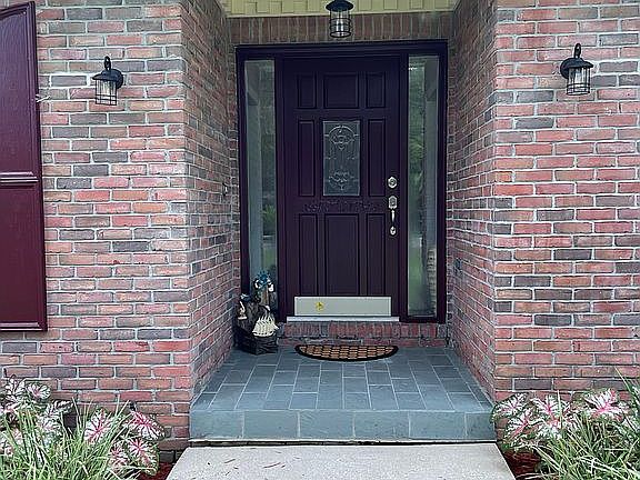 2nd image of 606 Lorn Ct
