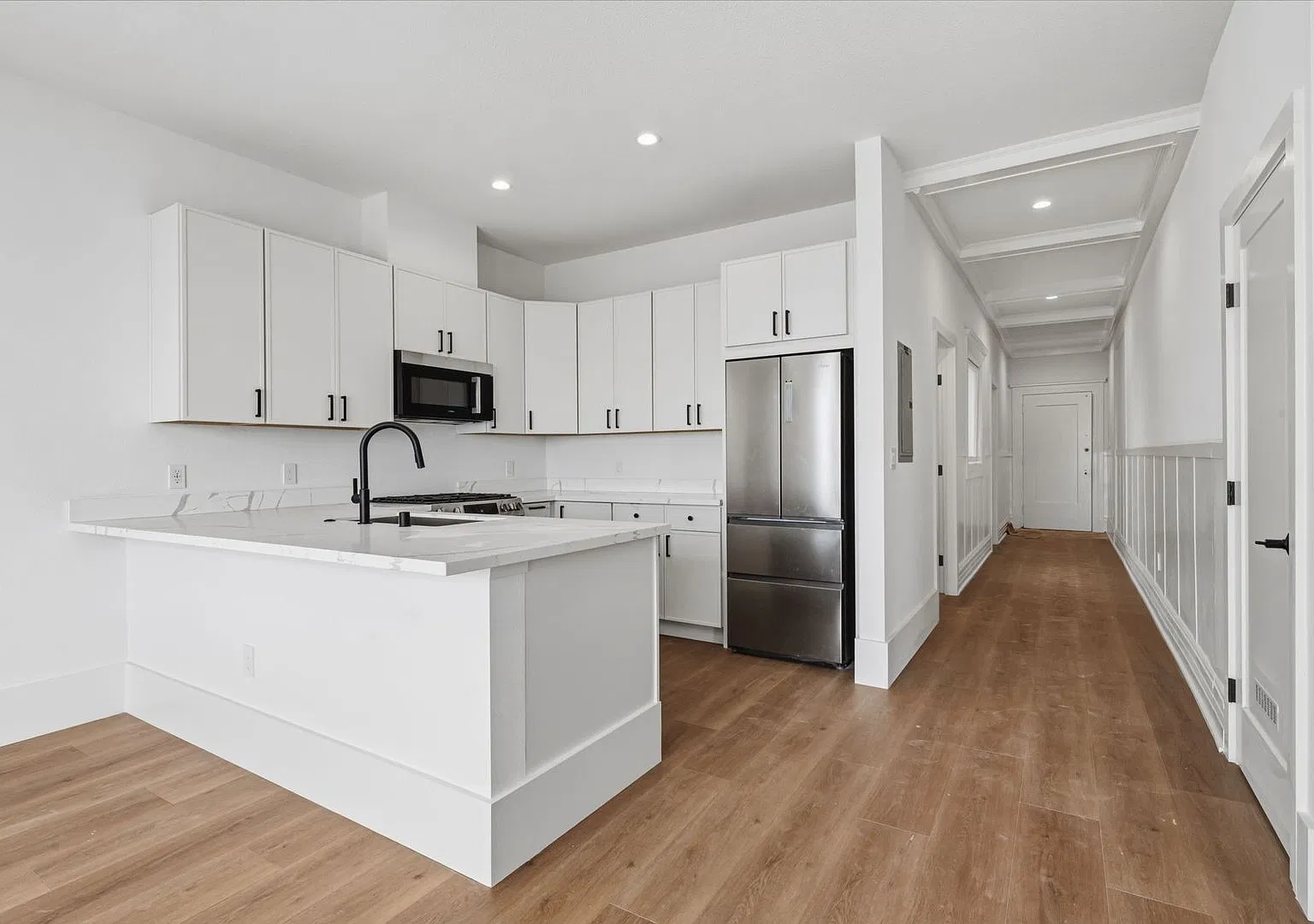 Newly Renovated 2BD/2BA with In-Unit Laundry in Pacific Heights — Photo 4