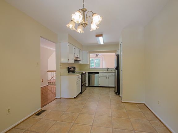 4th image of 67 Lake Park Ct