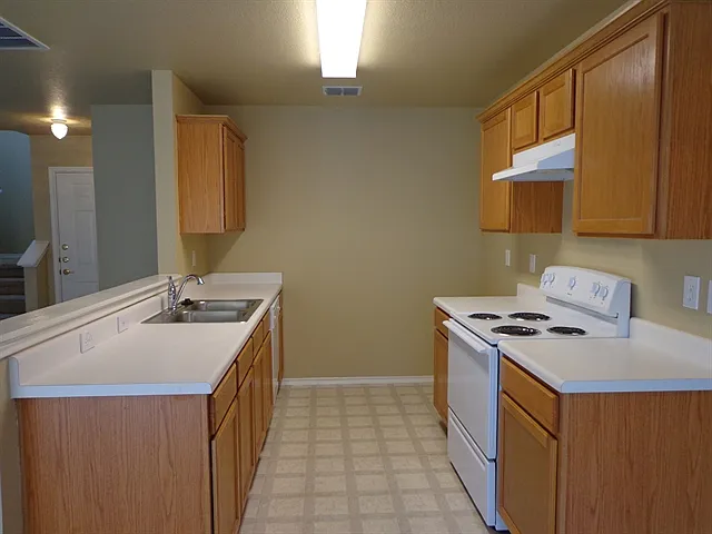 3 bed, 2.5 bath, 1530 sqft, $1,590 — Photo 3