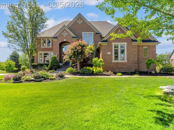 2424 Pebble Beach Dr, Oakland, MI 48363