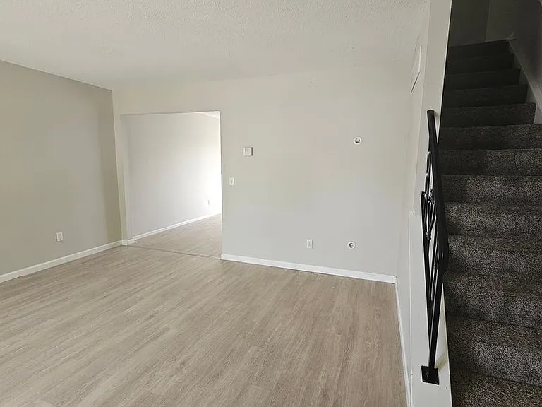 5416 N Linwood Ave — Photo 6