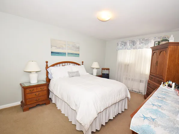 34-30 Corporal Kennedy Street image 10 of 19