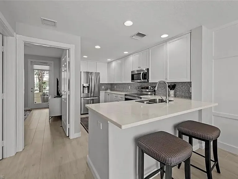 15561 Latitude Dr — Photo 4