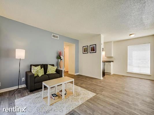 1st image of 1200 E 52nd St APT 202B
