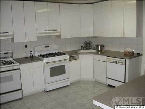 5th image of 357 Lawrence Ave