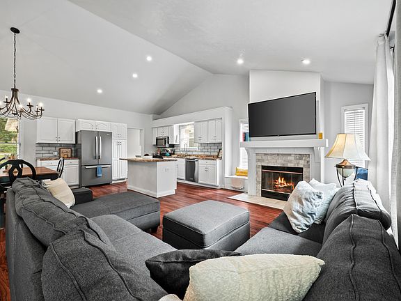 5th image of 1148 Carberry Rd