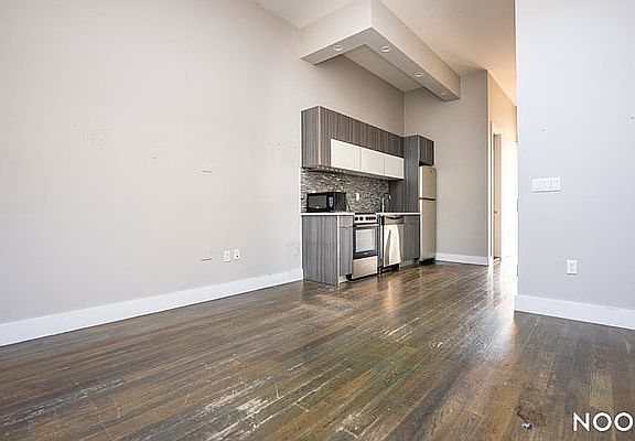 2nd image of 1491 Gates Ave APT 3L