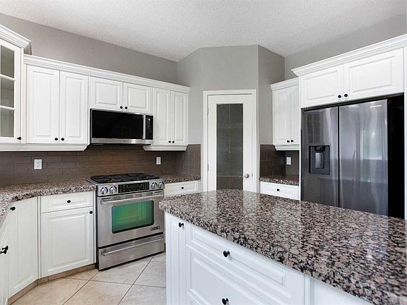4th image of 3414 Douglasdale Blvd SE