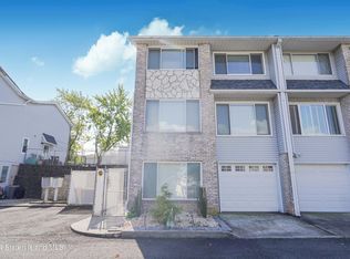 20 Brandis Ln, Staten Island, NY 10312