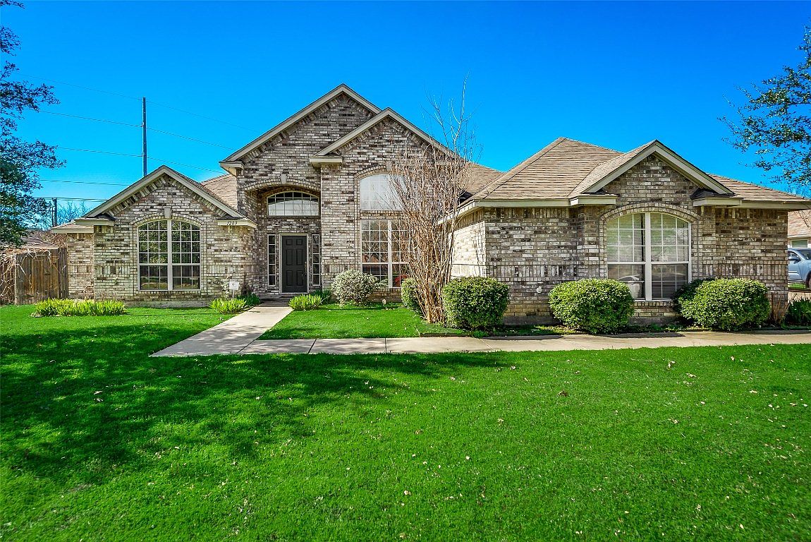 1209 NW Renfro St, Burleson, TX 76028 Zillow