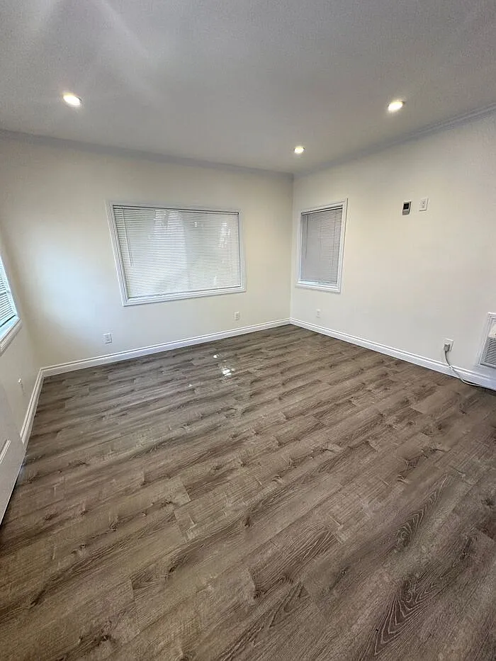Building Photo - 5731 Carlton Way #5735