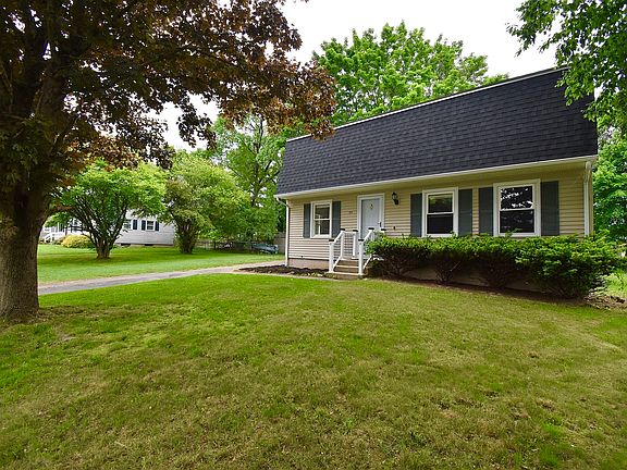 4th image of 22 Hunting Ln