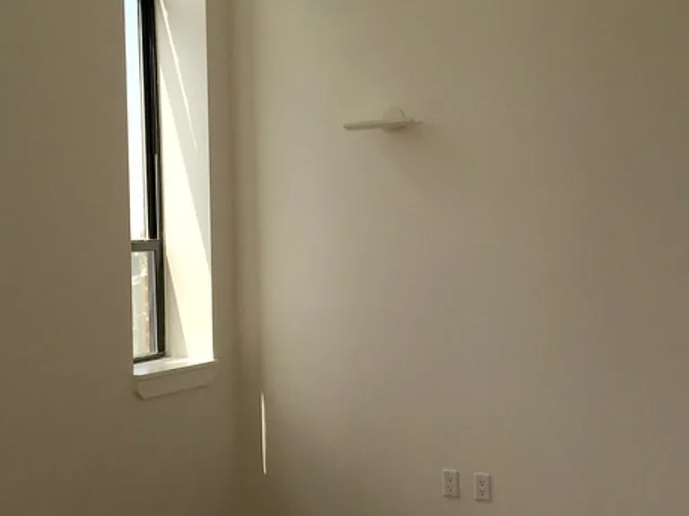 17 Monitor St #5D — Photo 3