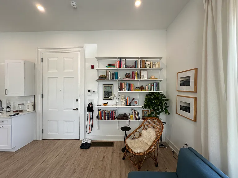 231 W Johnson Street — Photo 33