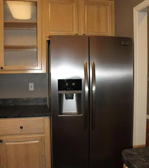 325 Pinewood Ln — Photo 8