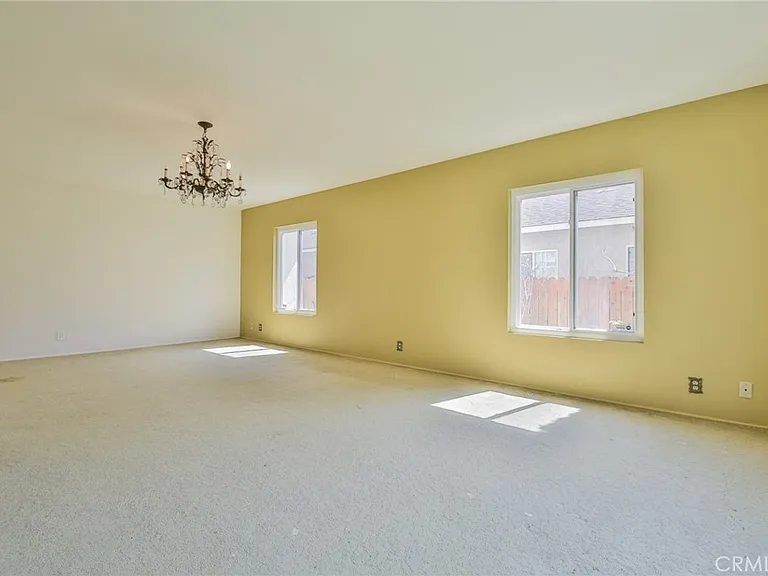 3744 Pine Ave — Photo 7