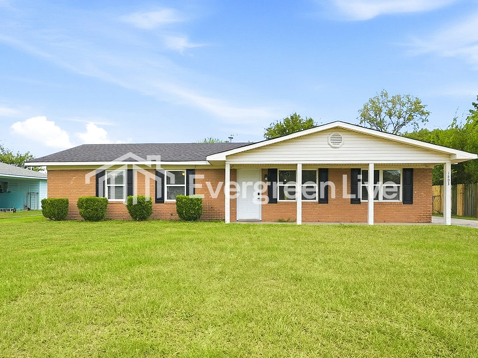 3 bed, 2.0 bath, 1300 sqft, $1,245 — Photo 1