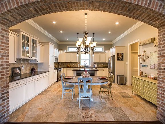 4th image of 110 Cabot Ct