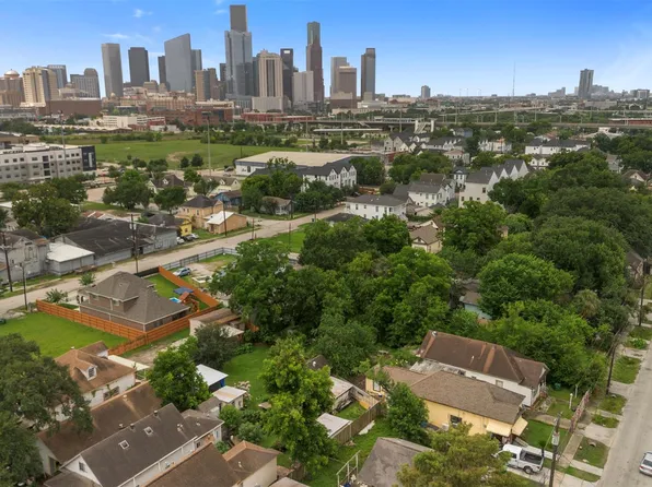 1612 Common St, Houston, TX 77009