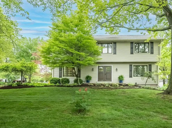224 Clayton Oaks Dr, Ballwin, MO 63011