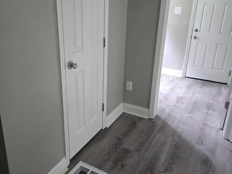 1015 Wilson St — Photo 4