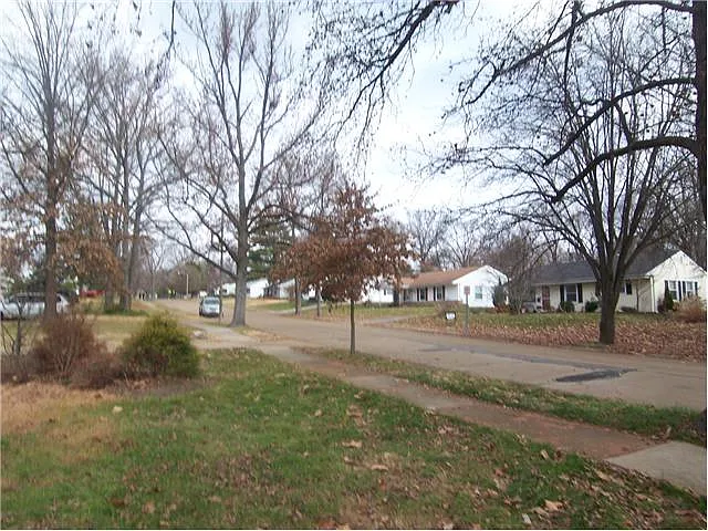 1139 Woodgate Dr photo 1