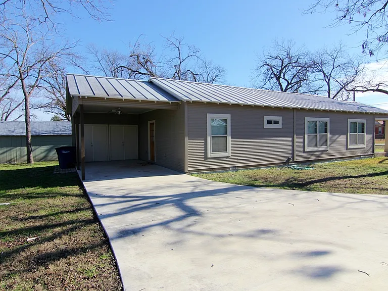 257 E Garza St — Photo 23