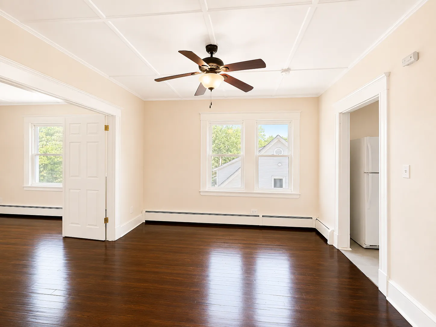 3 bed, 1008 sqft, $2,100 — Photo 4