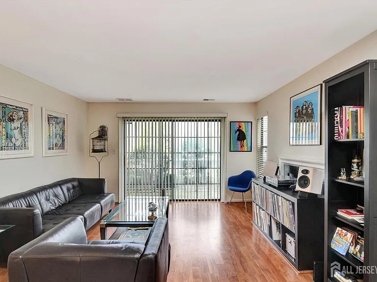 54 Lear Ct — Photo 5