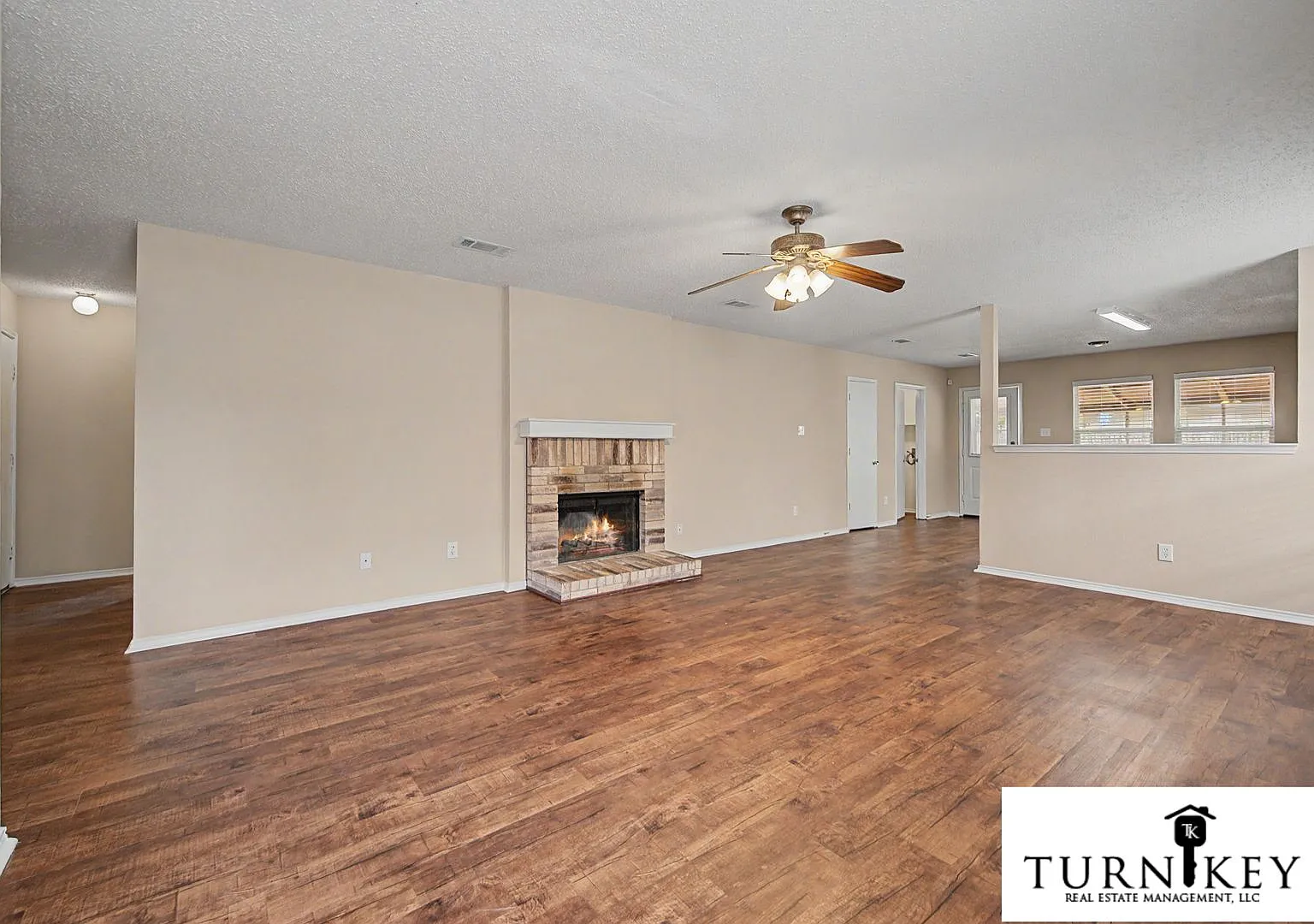Beautiful 3/2 in Prime Fort Worth Minutes from Lake Worth & Downtown! — Photo 1