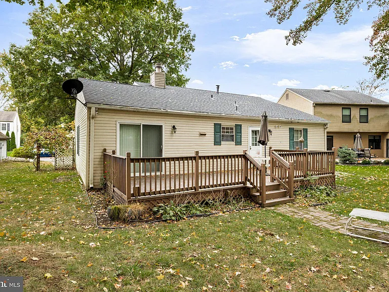 15 Embassy Dr — Photo 28
