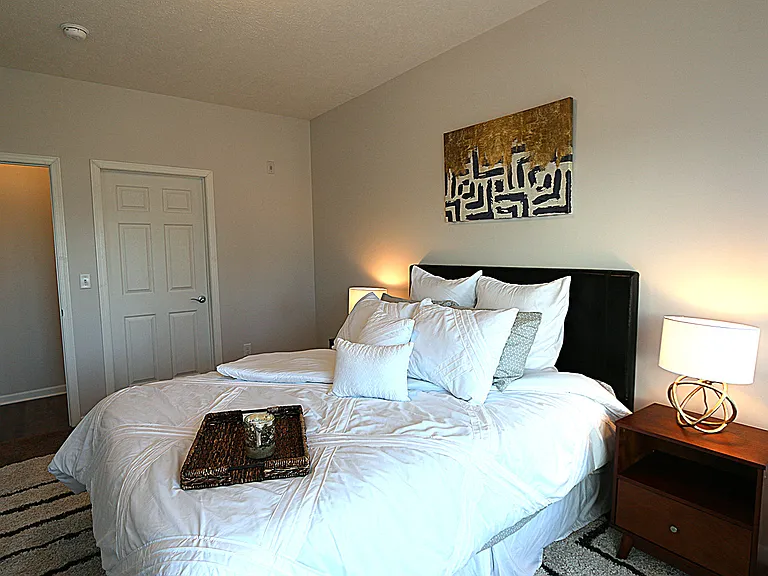 Nichol Flats — Photo 9