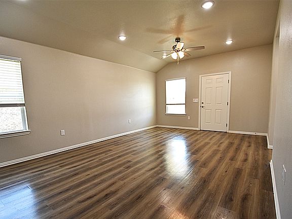 5th image of 729 Elm St