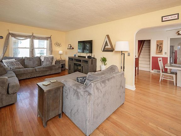 5th image of 405 E Park St