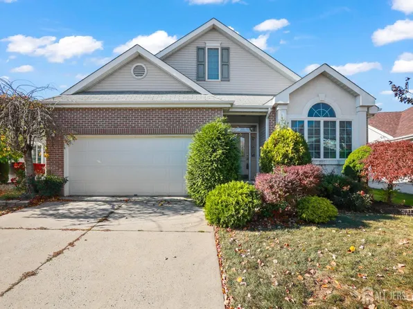 58 Westminster Dr, Monroe Township, NJ 08831