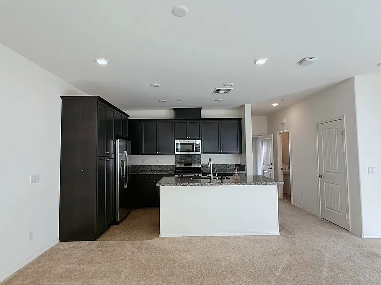 7100 Montecito Ln — Photo 3