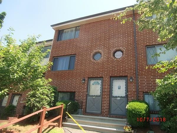 1st image of 39 Sterling Ln #39