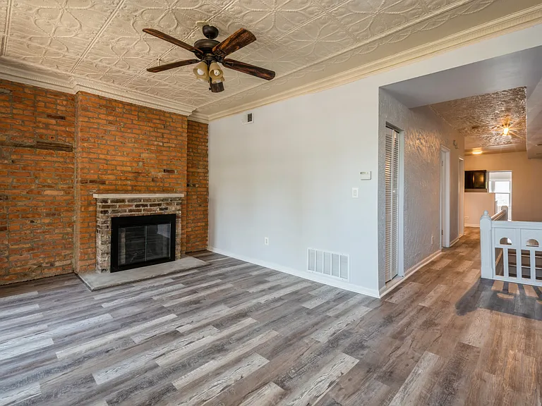 425 E 41st St #2 — Photo 5