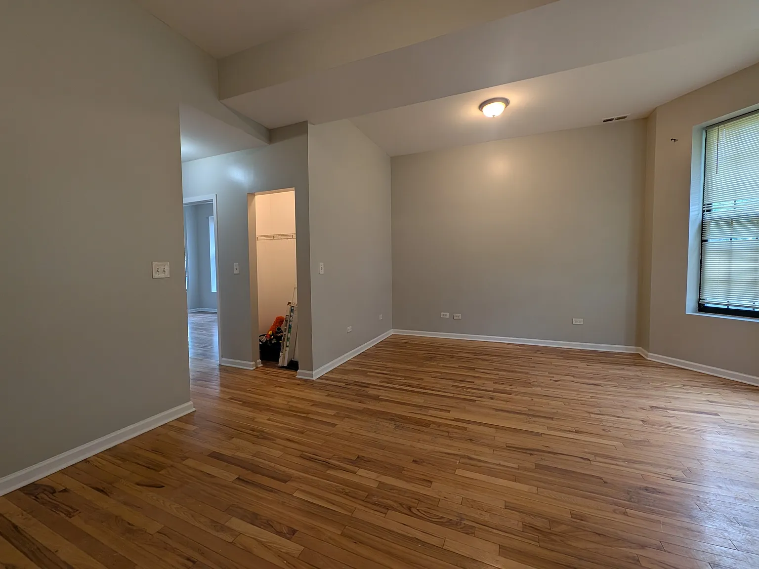 5417 S. Carpenter - 5417-1 — Photo 2