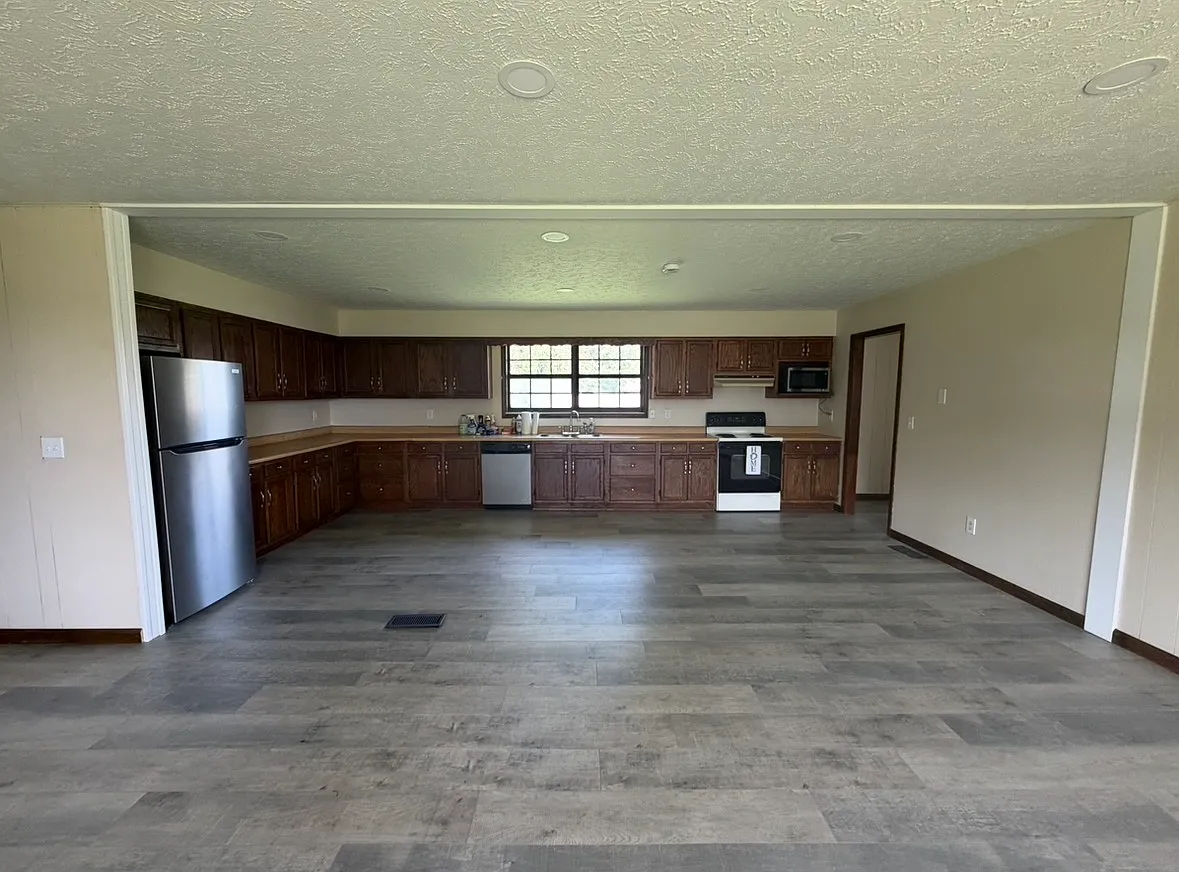 4 bed, 1700 sqft, $2,300 — Photo 3